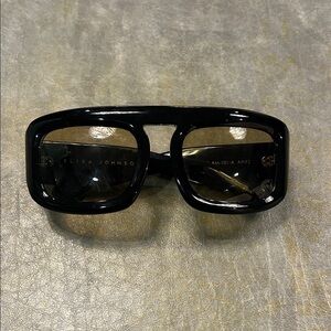 Elisa Johnson ARIES IN GLOSS BLACK OLIVE GREEN LENS